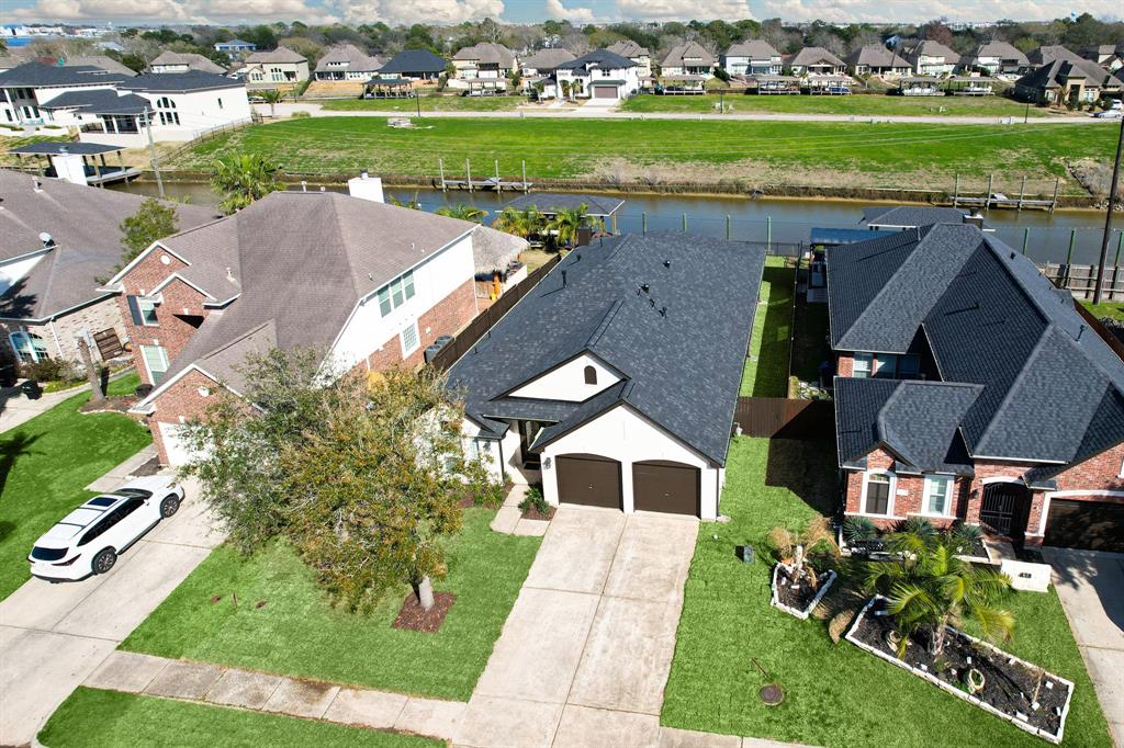 Property photo for 416 Twin Timbers Lane, Kemah, TX