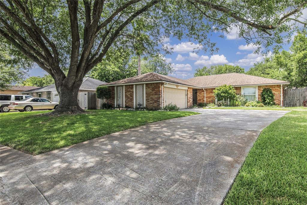 Property photo for 17523 Heritage Cove Drive, Webster, TX